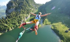 九游游戏-逆袭与热力，日本队翻盘英格兰队，许昕状态火热的双重启示