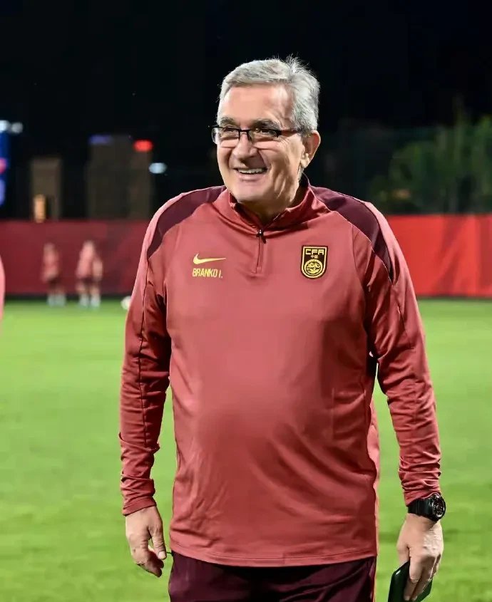 包含尼斯足球俱乐部士气高涨,球员斗志昂扬的词条 包含尼斯足球俱乐部士气高涨,球员斗志昂扬的词条