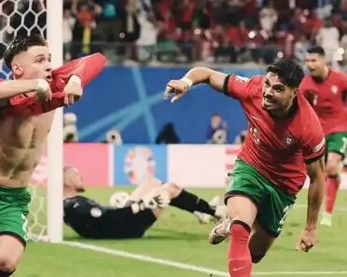 拜仁慕尼黑主将射进制胜球，晋级八强的简单介绍