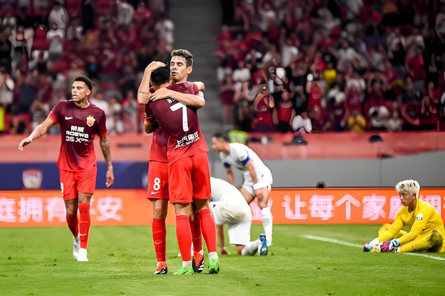 足球比赛进入紧张关键阶段，局势逐渐明朗的简单介绍