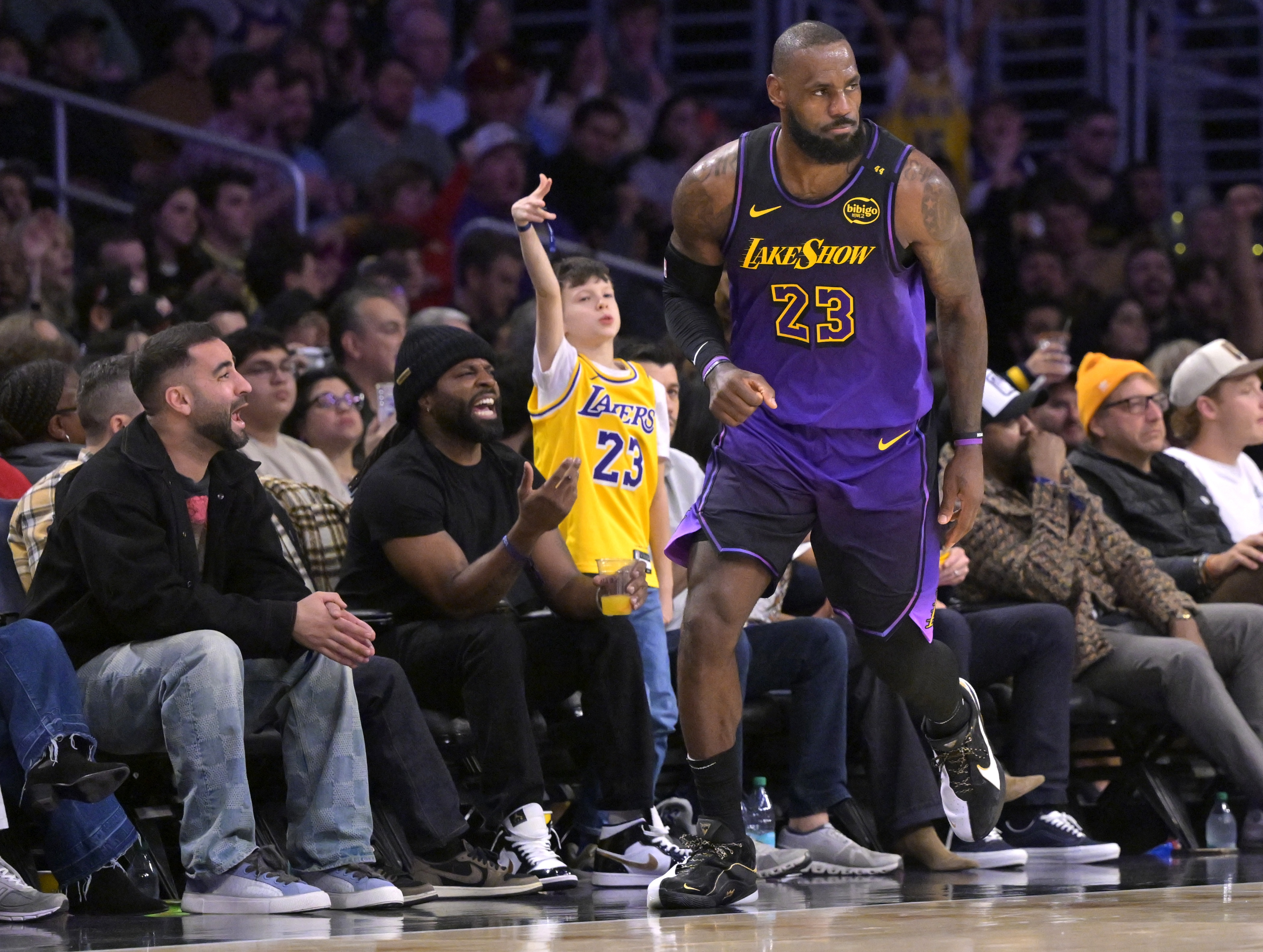 球员个人能力爆发,为球队带来关键胜利的简单介绍 球员个人能力爆发,为球队带来关键胜利的简单介绍