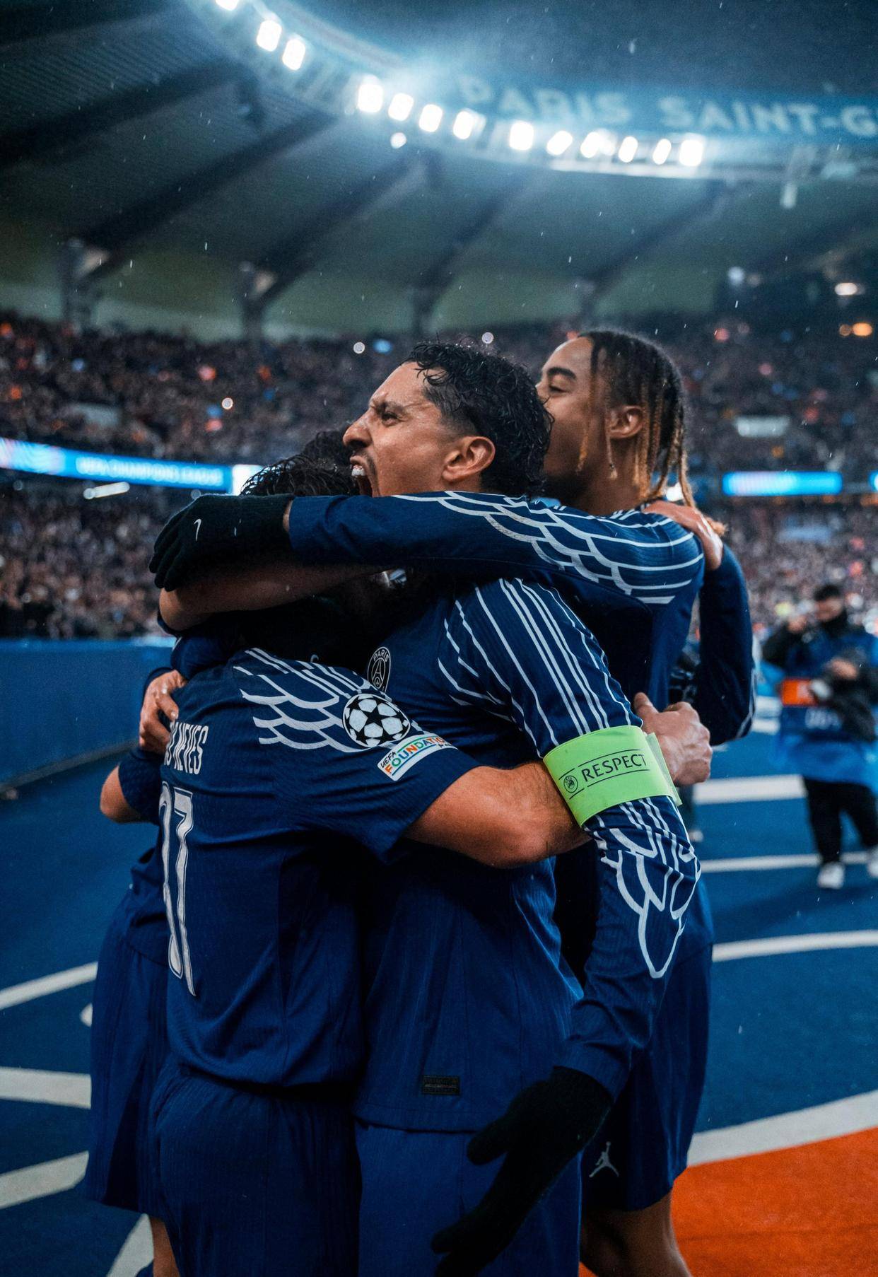 包含巴黎圣日耳曼主场气氛火爆,球迷狂欢的词条 包含巴黎圣日耳曼主场气氛火爆,球迷狂欢的词条