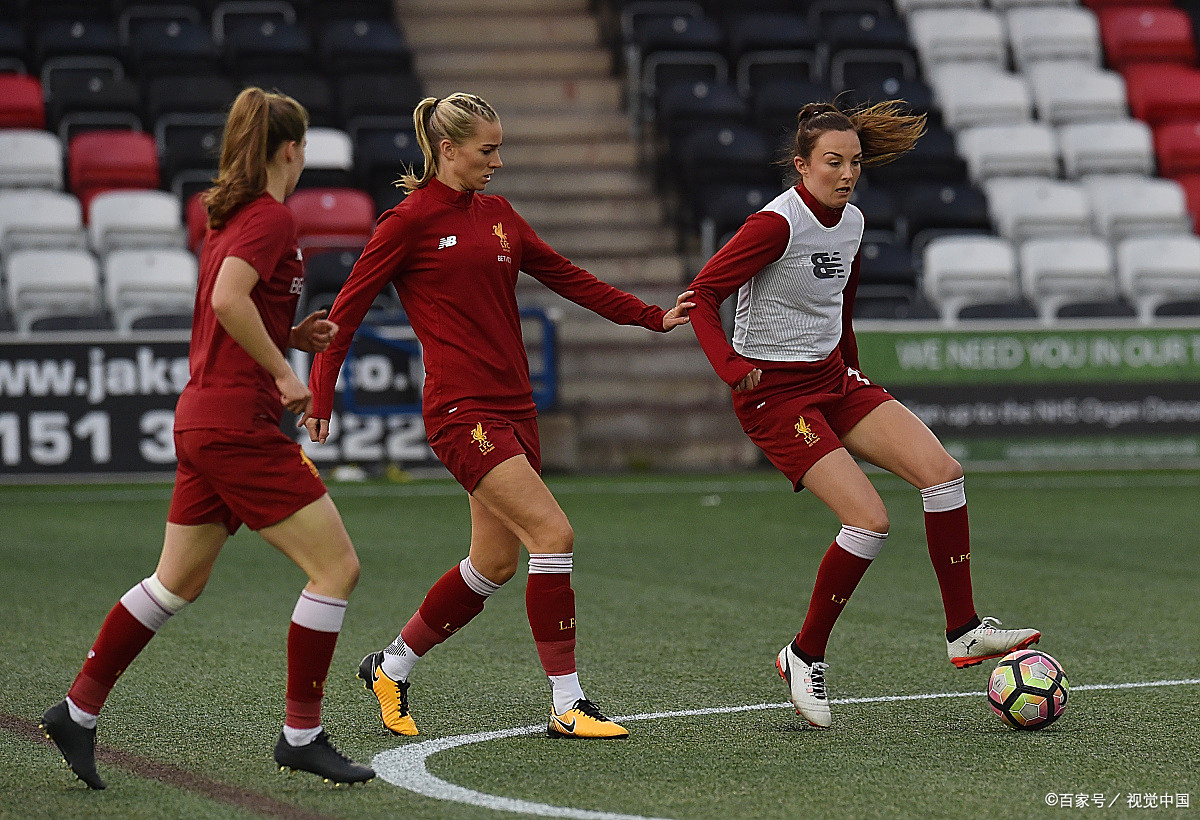 委内瑞拉女足队员意外受伤退出赛场