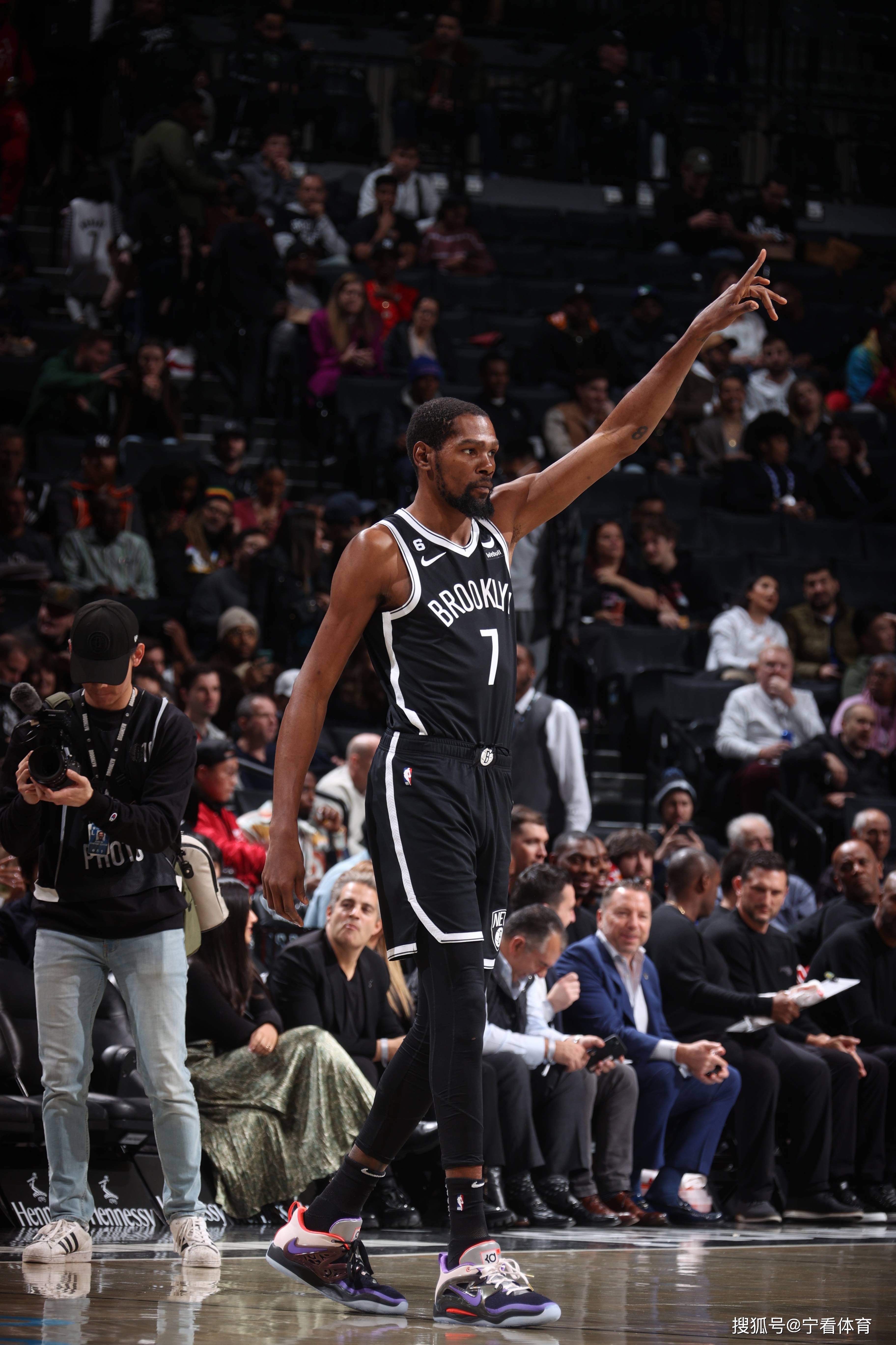 篮网胜骑士，杜兰特回归打出高效数据