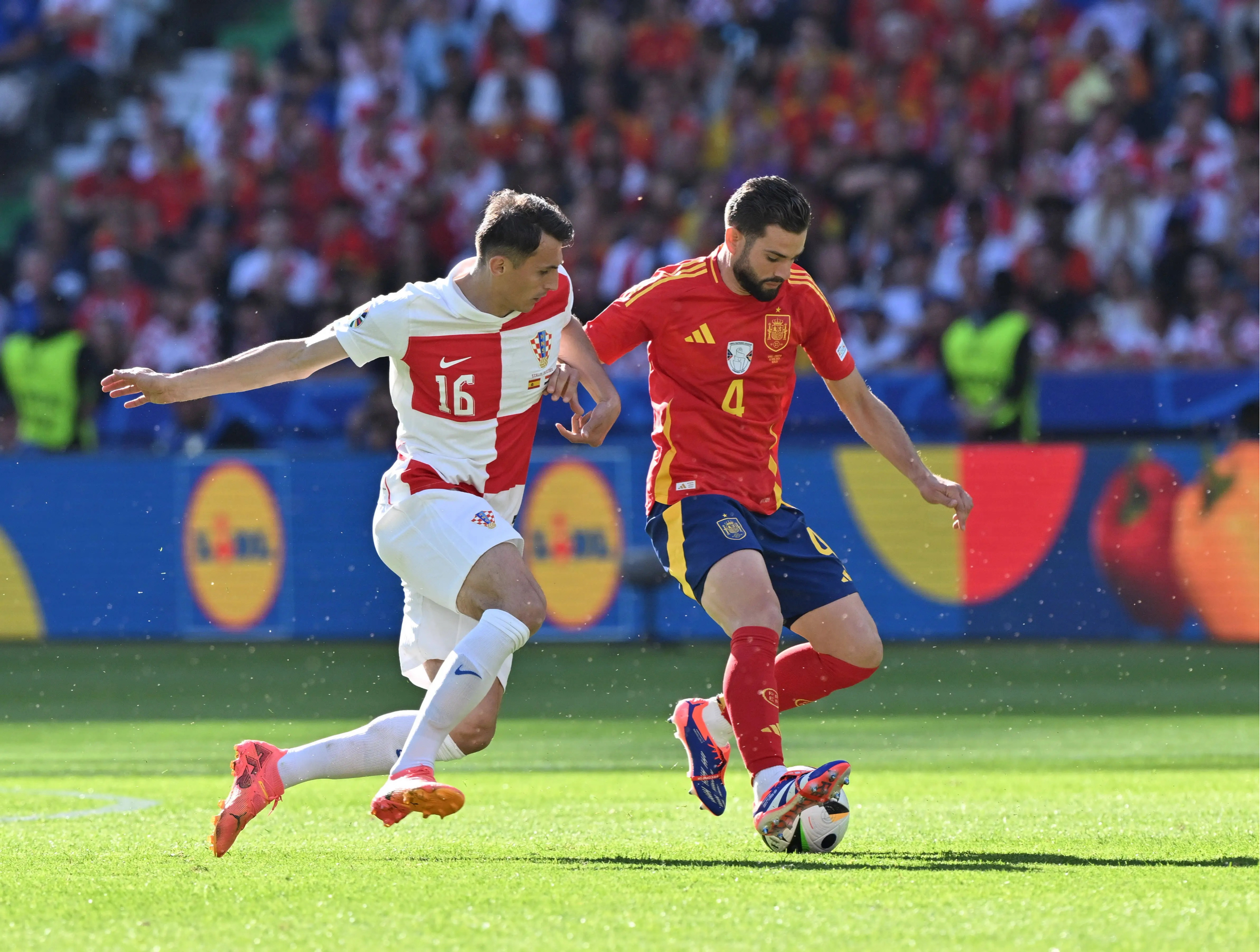 包含塞维利亚鏖战比利时，C罗关键制胜的词条