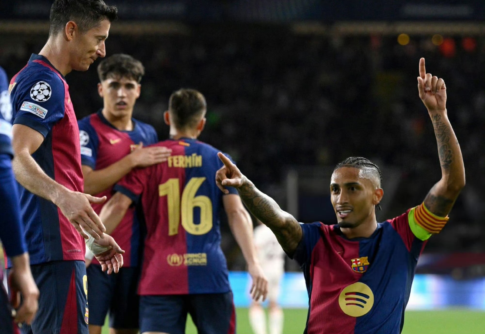 关于巴萨前锋受伤离场，备战欧冠面临考验的信息