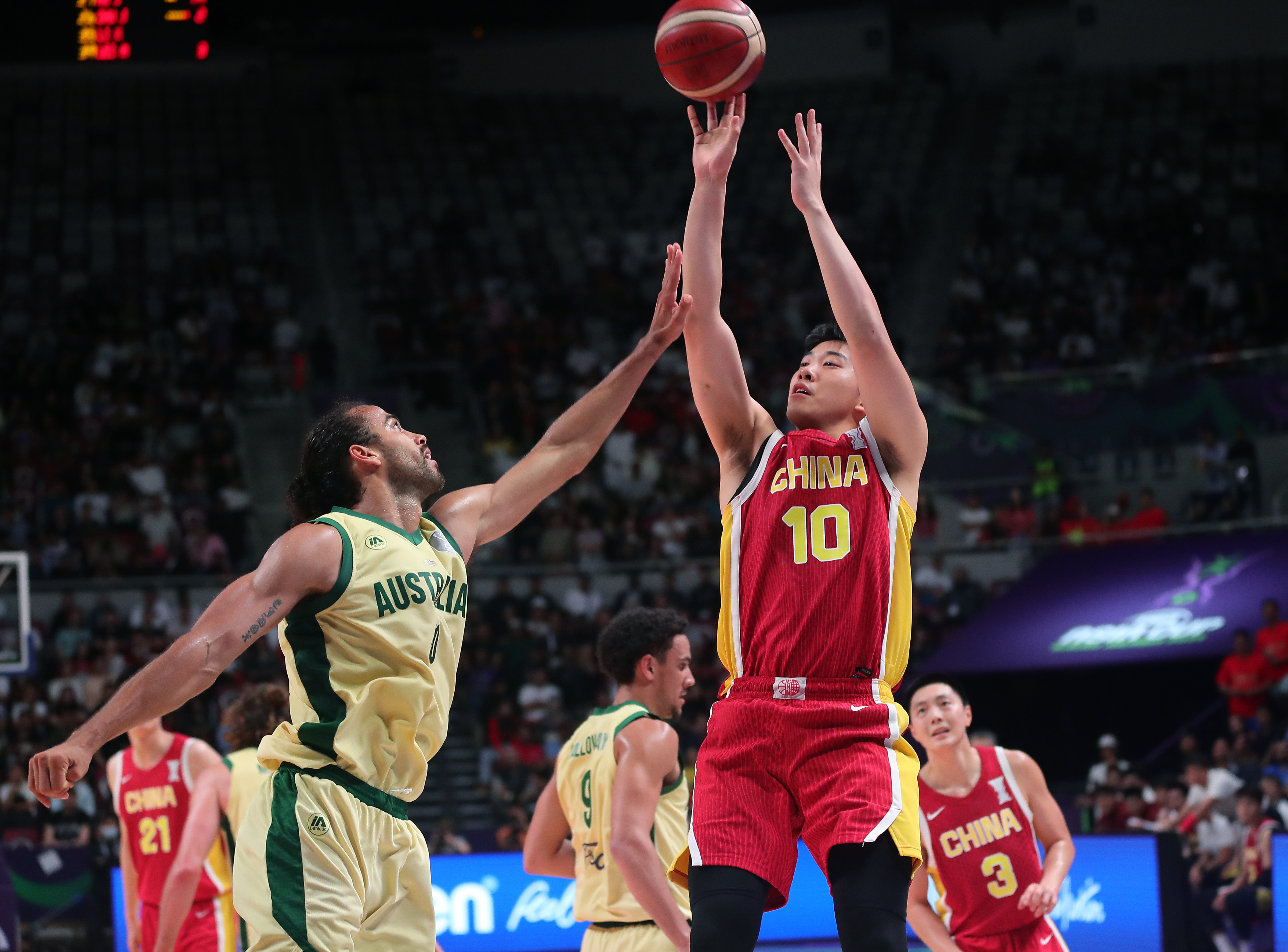 包含亚洲杯篮球锦标赛开幕，新秀球员崭露头角的词条