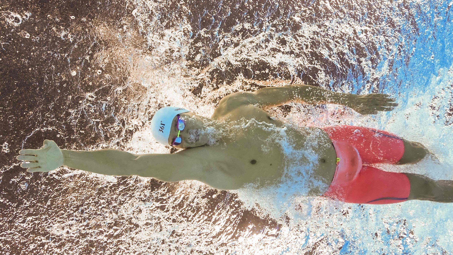 2026世界杯之夜,当舞台照亮世界,莱万越大越强