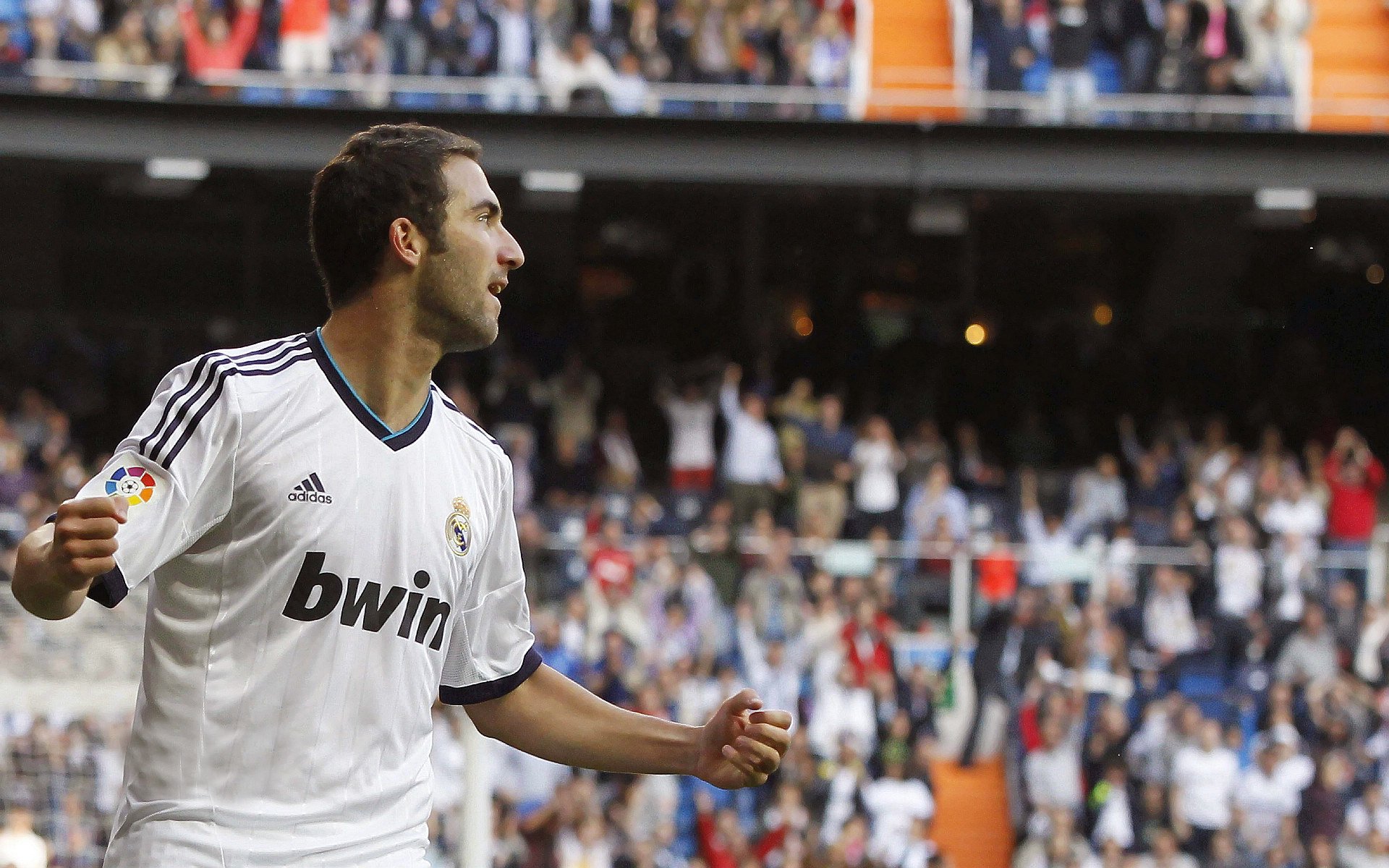 年度焦点之战之夜，拉梅洛·鲍尔状态火热，点燃篮球世界