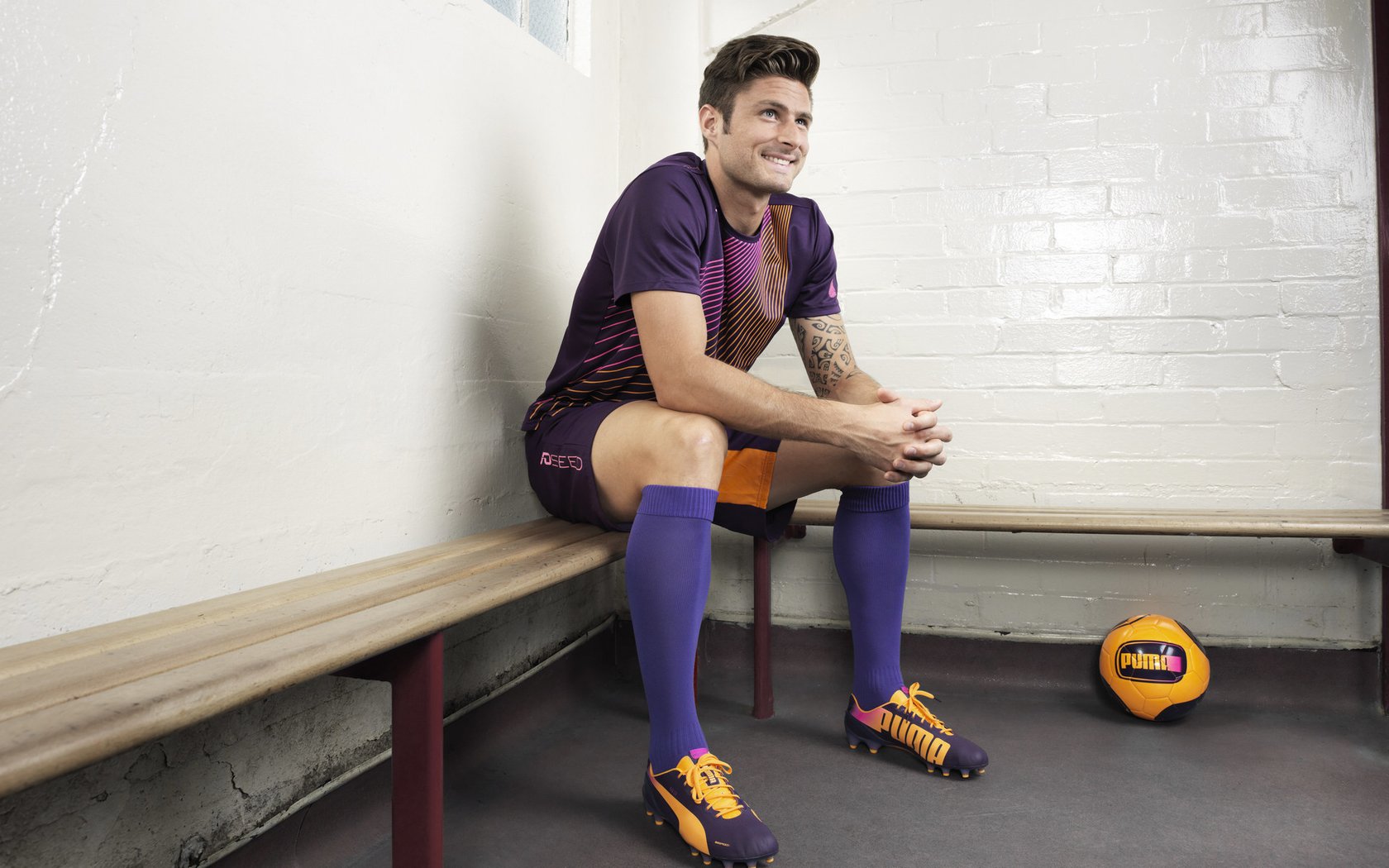 赛道上的孤勇者，拉塞尔扛起全队，阿斯顿马丁惊险击败哈斯