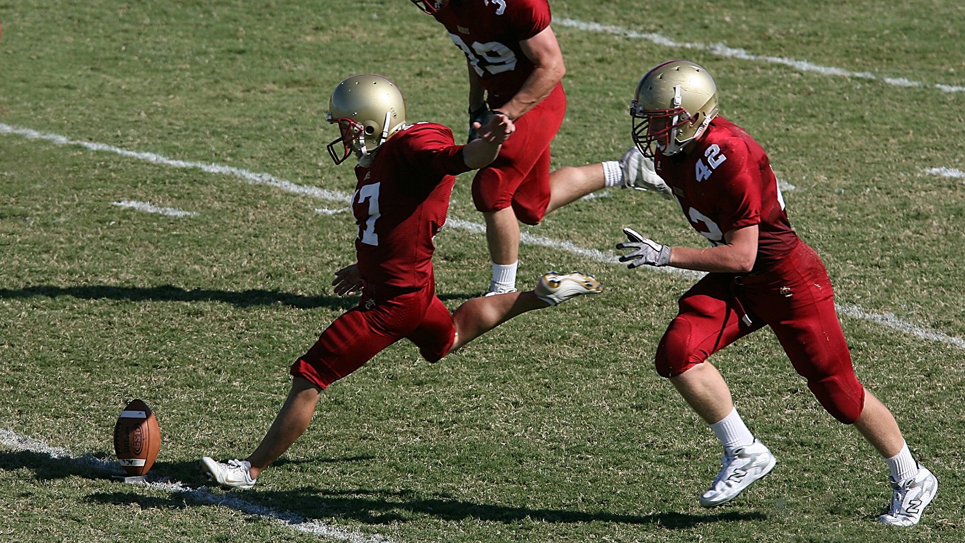 赛道上的孤勇者，拉塞尔扛起全队，阿斯顿马丁惊险击败哈斯